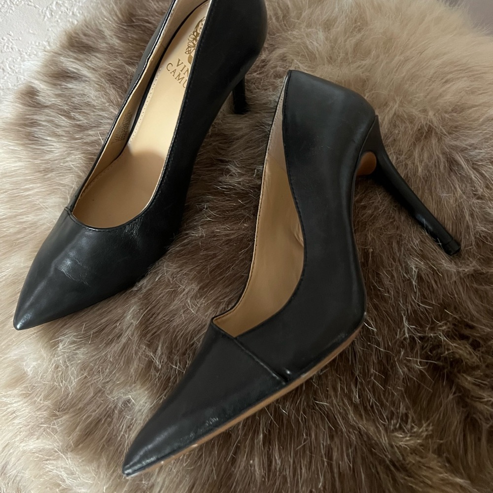 Vince camuto heels side angle cut 7.5